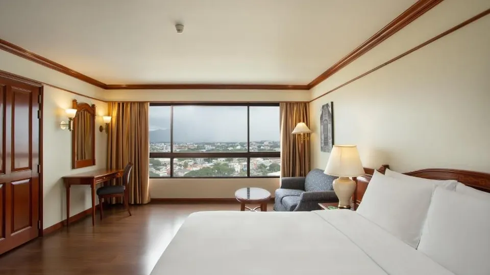 Centara Riverside 4*